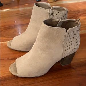 Old Navy Taupe Booties size 6
